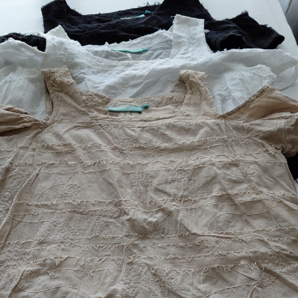 Anthonys 3 Cotton XL Tops Same Style 1white 1black 1tan Fringe Floral V Bottom